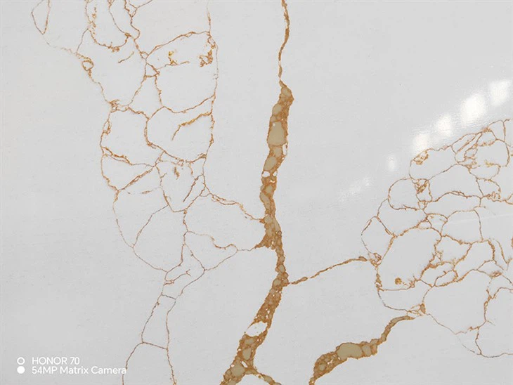 Gold Calacatta Quartz 04