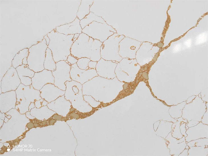 Gold Calacatta Quartz 05